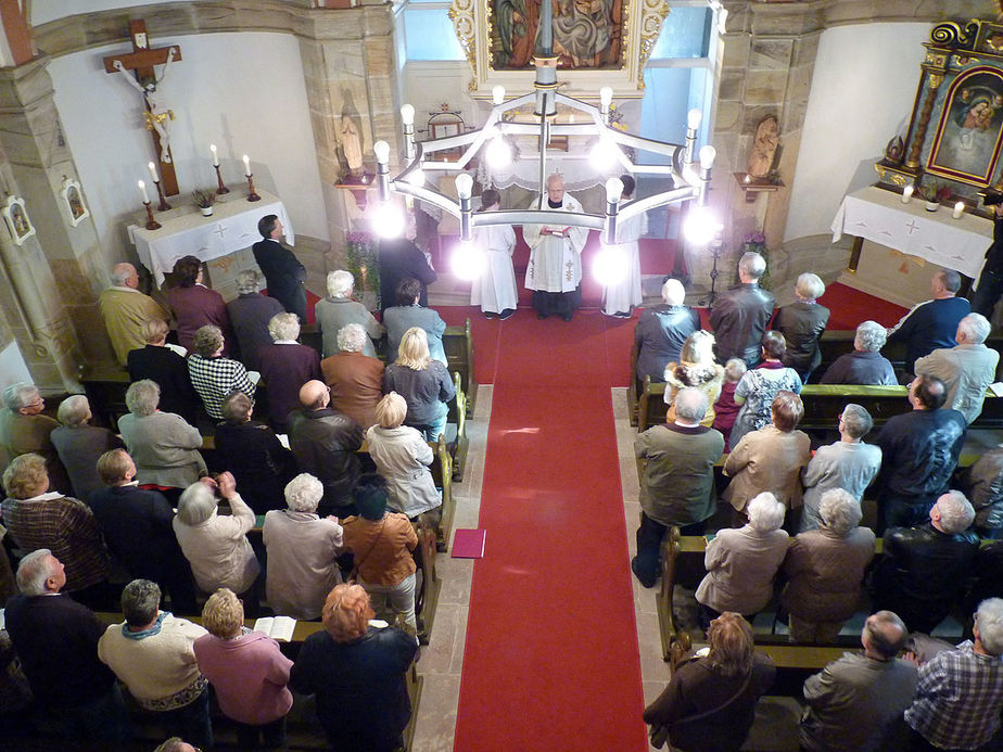 Einweihung der sieben Fußfälle im Oktober 2012 (Foto: Karl-Franz Thiede)